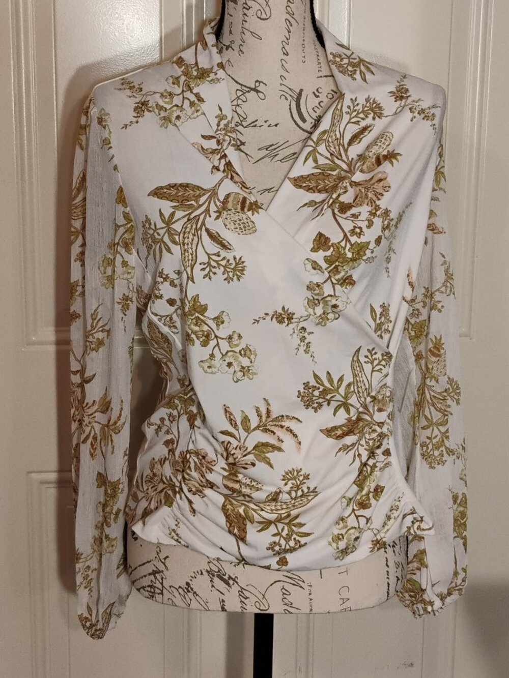 Chenault Blouse Top  Size: Medium  Color: White & Green Made in China Shell: 95%